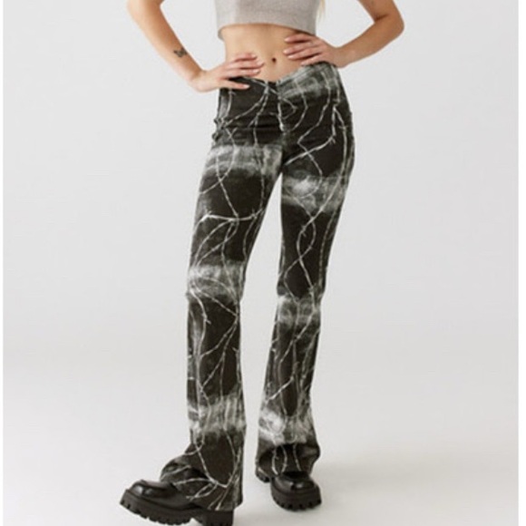 BDG Denim - BDG Printed Ruched V-front Flare Jeans